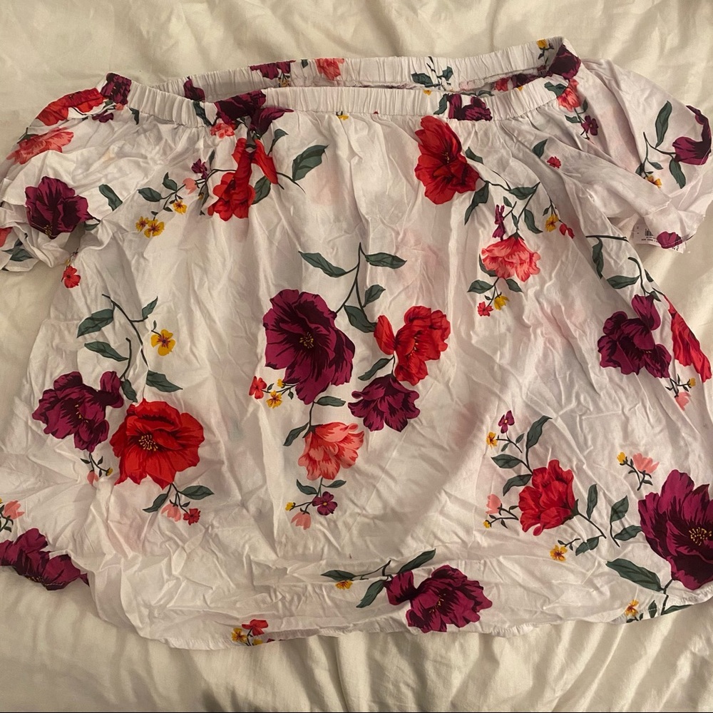 Off shoulder old navy flower top - Picture 2 of 4